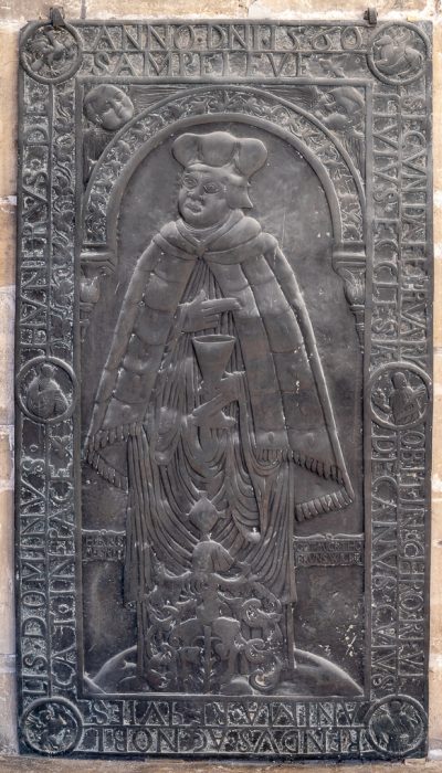 Halberstadt, Dom, Bronzegrabplatte Huner von Sampleve, 1560